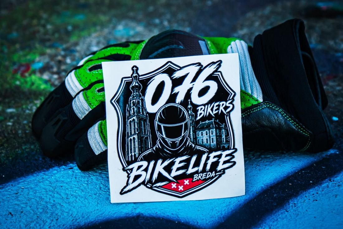 Bikelife-sticker tegen motorhandschoenen